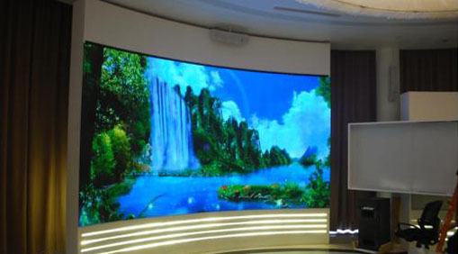 警惕，小間距LED顯示屏的挑戰(zhàn)遠(yuǎn)不止OLED