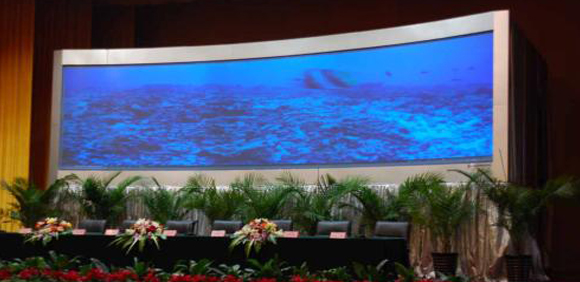 小間距LED顯示屏是什么？它比傳統(tǒng)顯示屏的區(qū)別？