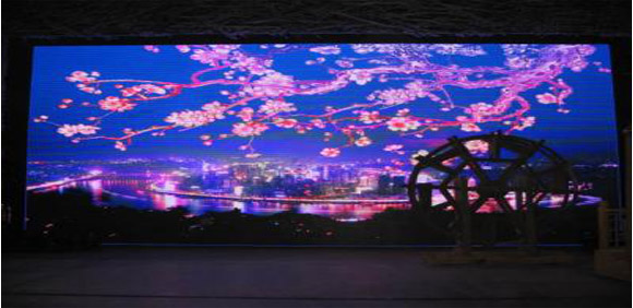 小間距LED顯示屏與傳統(tǒng)顯示屏優(yōu)勢(shì)在哪里？